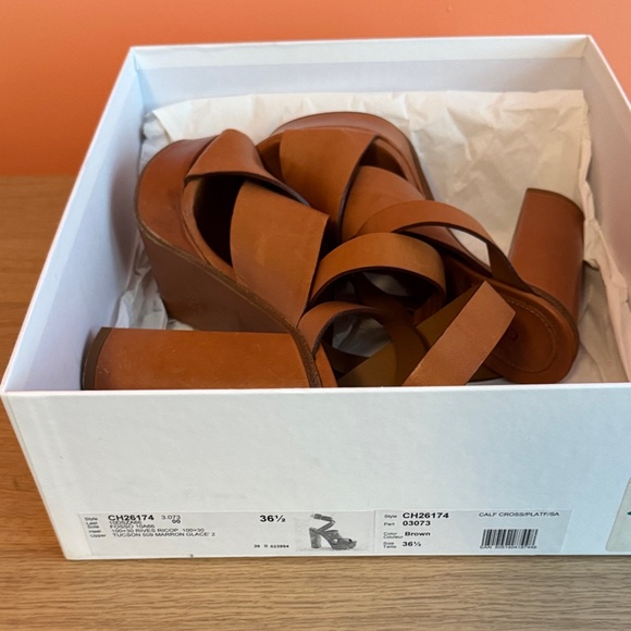 Chloe Tan Leather Platform Sandals - Picture 6 of 7